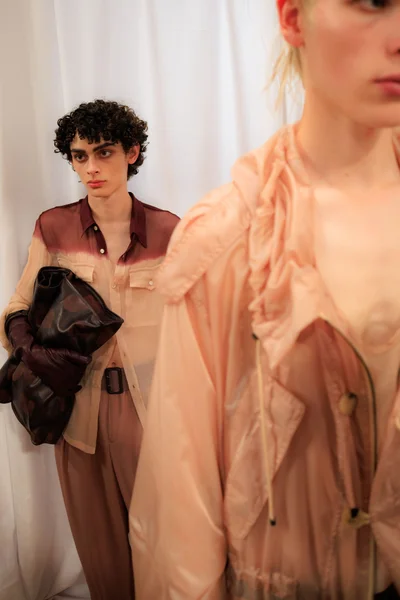 Look 10